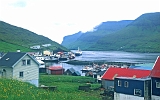 Sörvagur, Hafen am Ende des Sörvágsfjords, an der Westseite der Insel Vágar