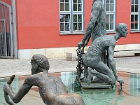 Greifswald, Brunnen vor dem Rathhaus : Bronceplastiken, Rathaus