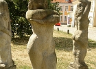 Frauenskulpturen neben Schloss Güstrow : Skulptur