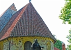 Jesus-Säule vor der Natursteinkirche in Behren-Lübchin : Kirche, Jesus, Säule