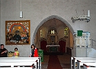 Vorbereitung zue Taufe in der Feldsteinkirche von Behren-Lübchin : Kirche, Kanzel, Altar
