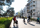 Kurpromenade in Binz : Promenade, Bäderfassaden, Fahrräder, Tove, Binz