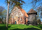 Pfarrkirche St. Georg zu Wiek : Wiek, Kirche, Holzglockenturm, Bäume